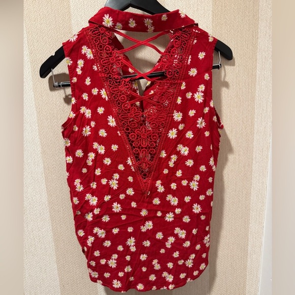 Red Sleeveless Floral top - Picture 3 of 4